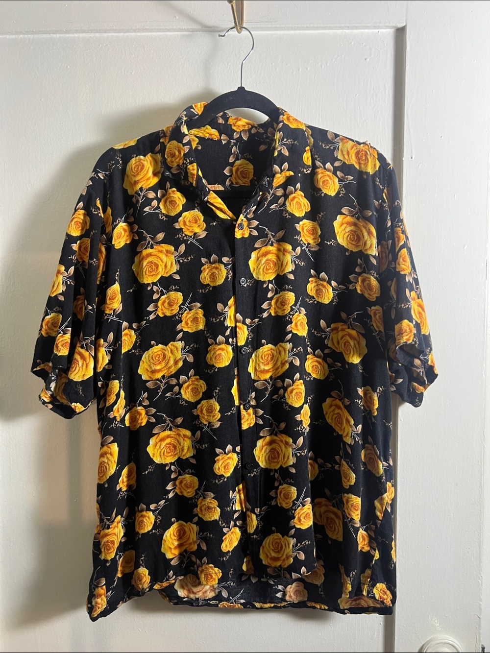 Black & Yellow Rose Print Short-Sleeve Shirt - Men